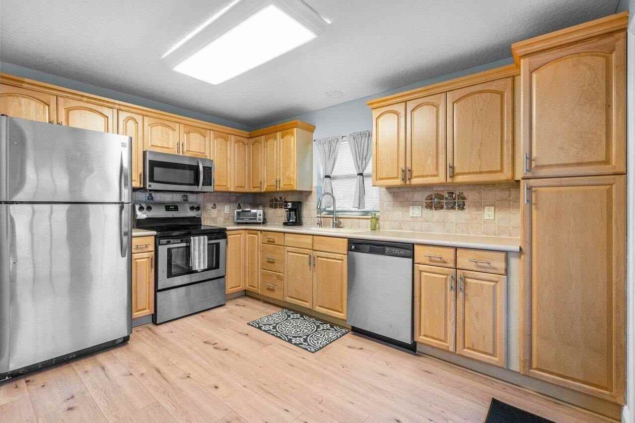 3303 Custer Ave - Photo 3 of 27