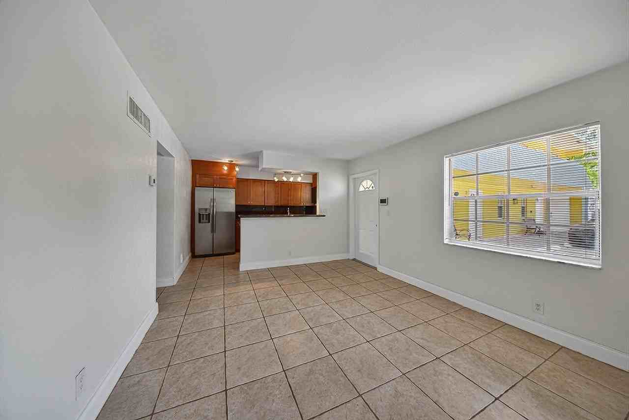 51 Ne 24th St #4 - Photo 6 of 27