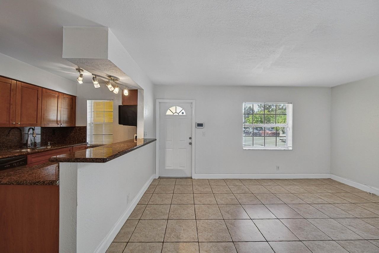 51 Ne 24th St #4 - Photo 7 of 27
