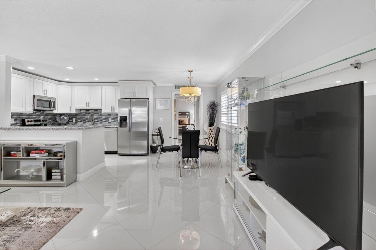 102 Waterford E #102 - Photo 4 of 50