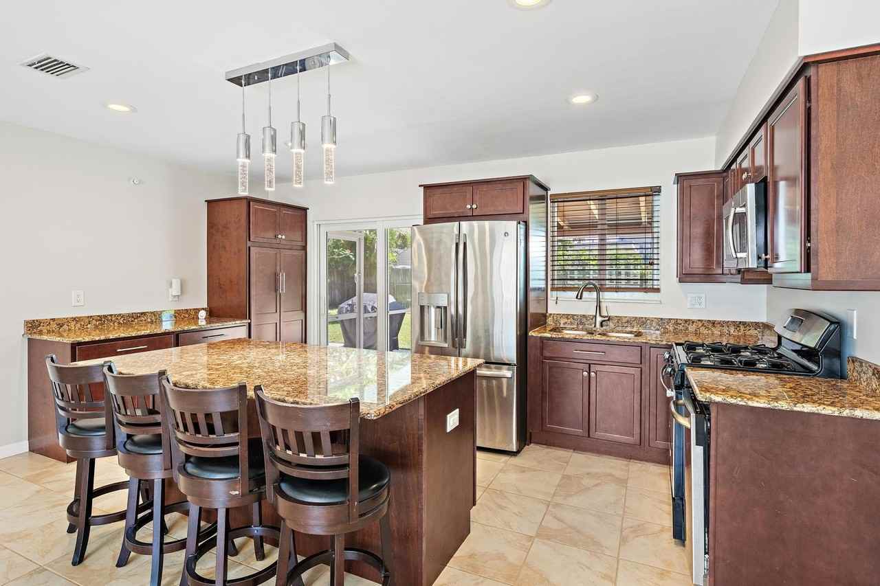 272 Holly Dr - Photo 3 of 19