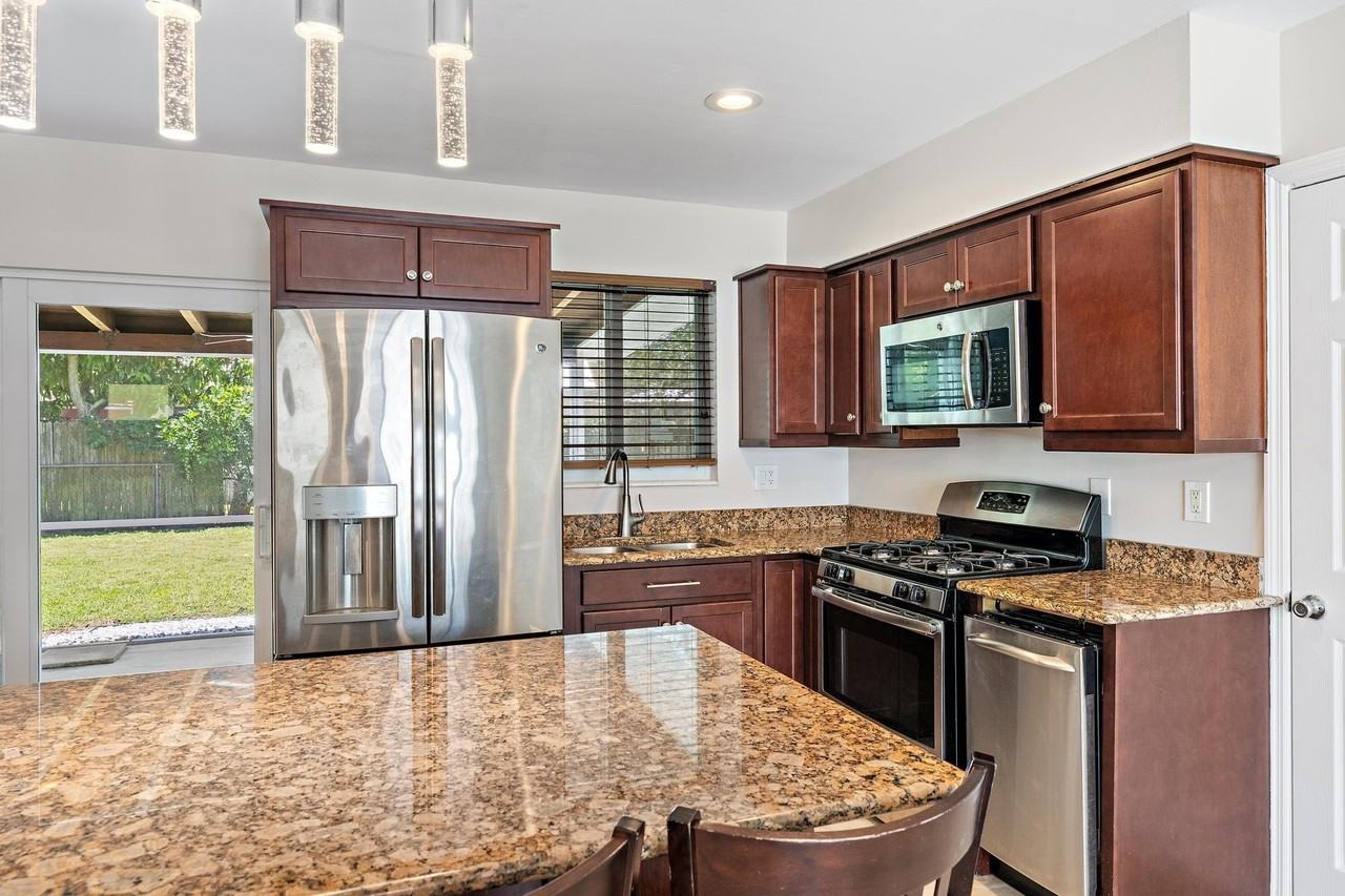 272 Holly Dr - Photo 4 of 19
