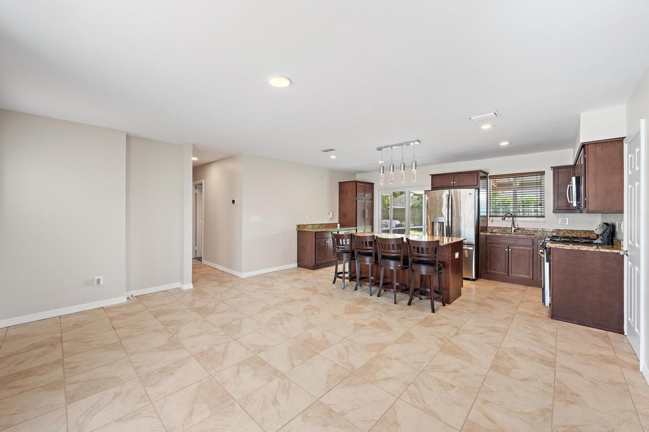 272 Holly Dr - Photo 6 of 19