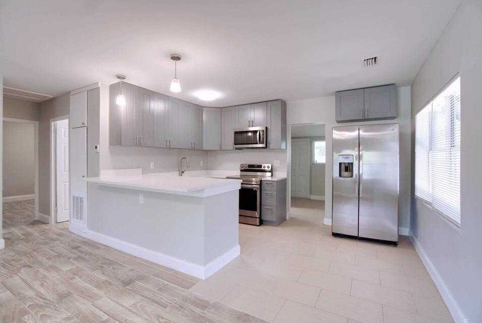 1117 Nw 7th Ter - Photo 5 of 33