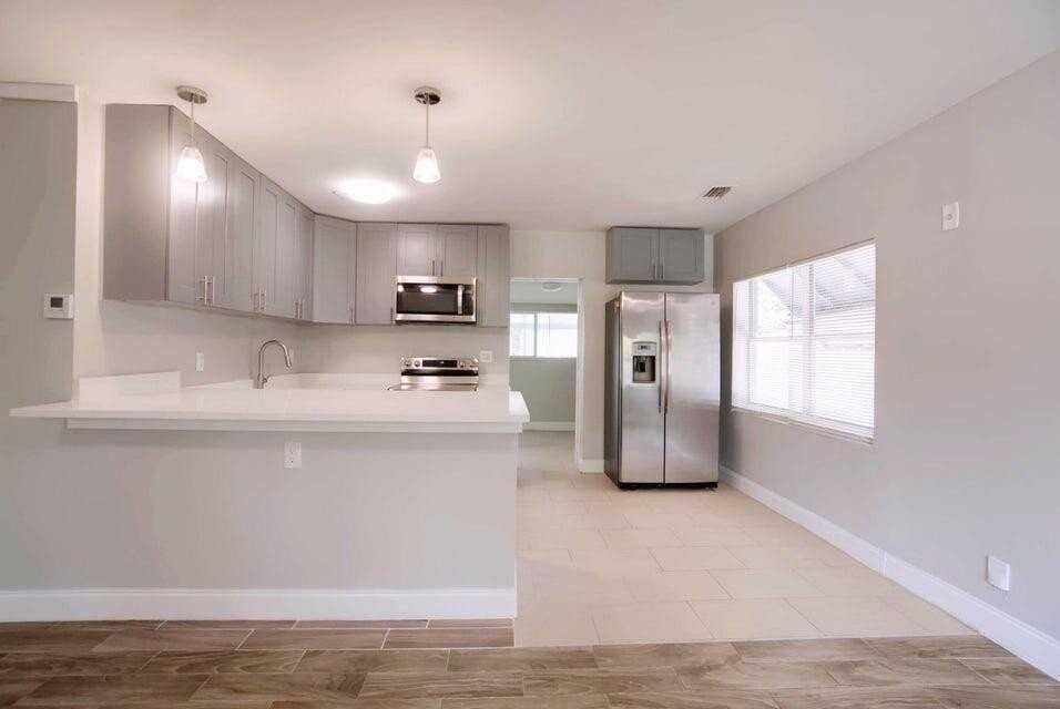 1117 Nw 7th Ter - Photo 6 of 33