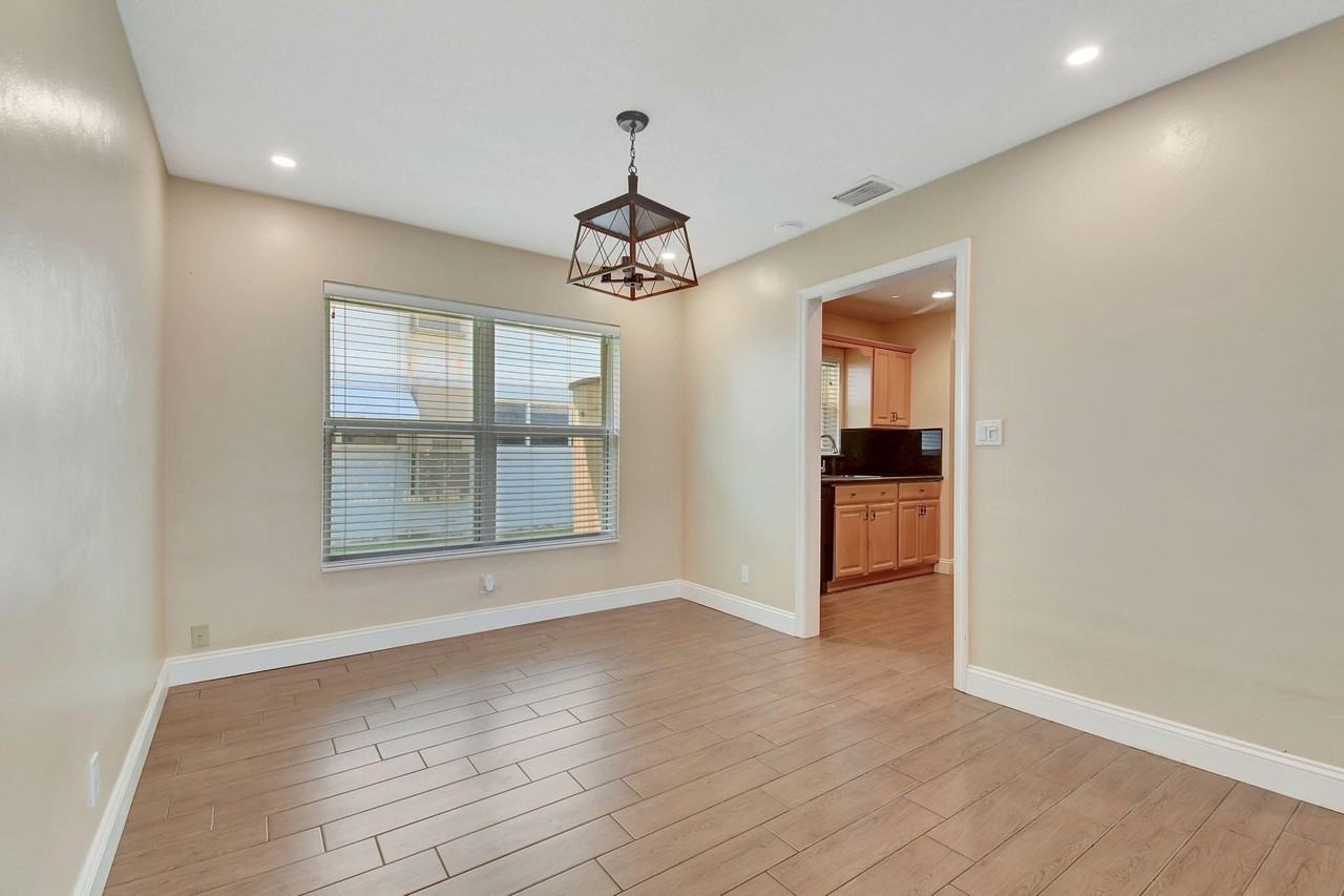 2757 Ne 29th Ave #4 - Photo 7 of 38