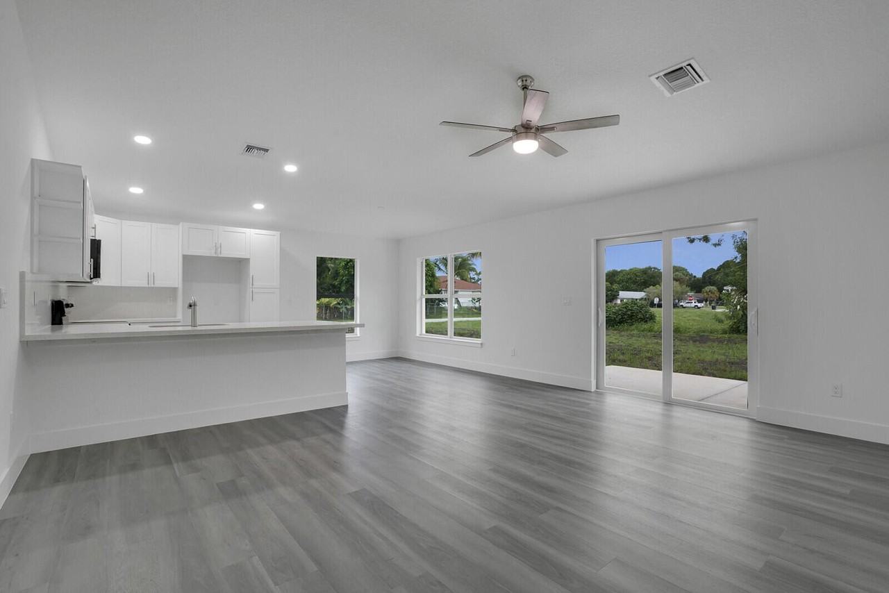 8003 Hibiscus Rd - Photo 5 of 15
