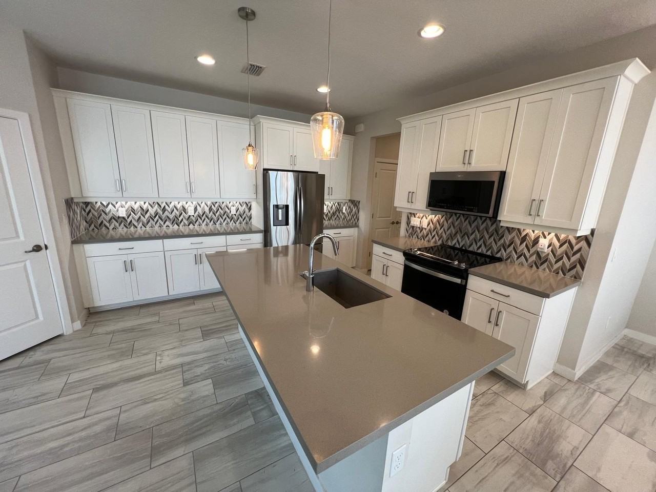 8807 Antarus Dr - Photo 6 of 23
