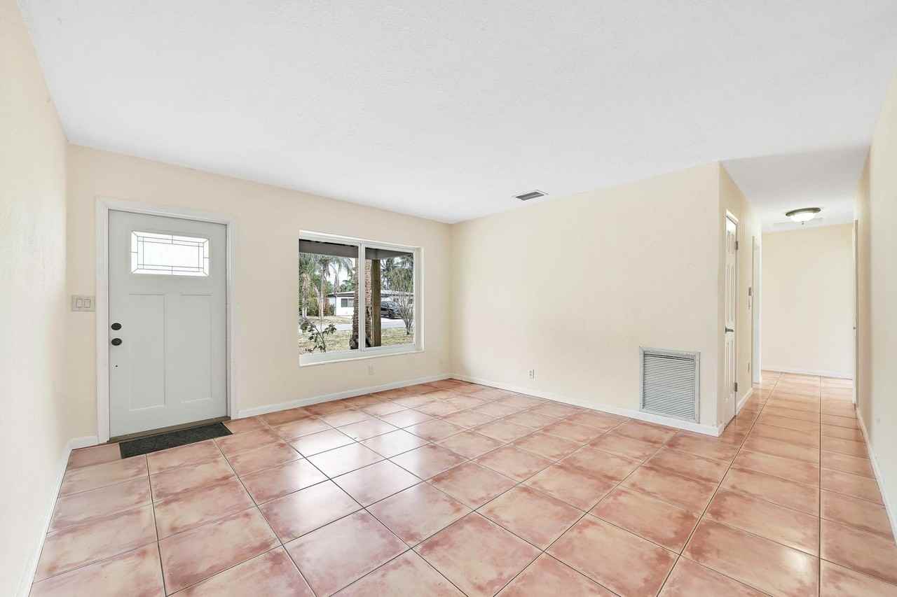 1101 Sw 1st Ave - Photo 6 of 49