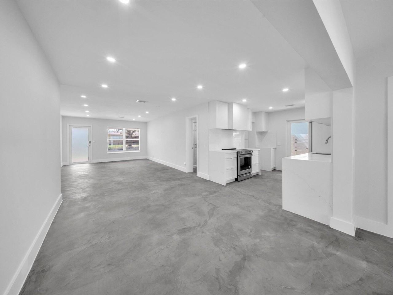 1721 N 16th Ct - Photo 7 of 40