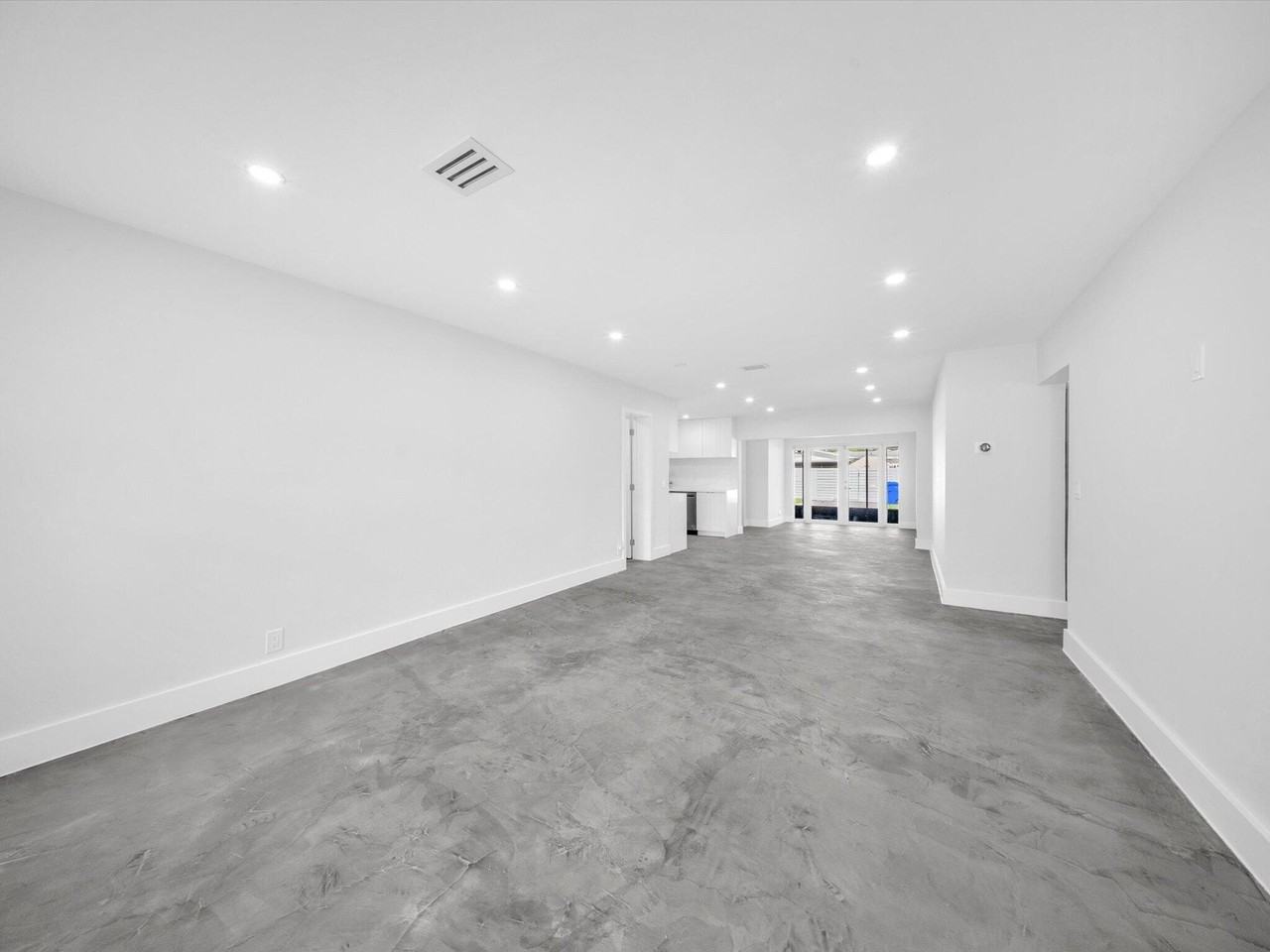 1721 N 16th Ct - Photo 6 of 40