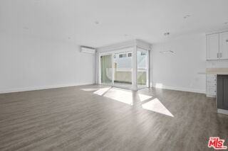 848 18th St #3 - Photo 6 of 8