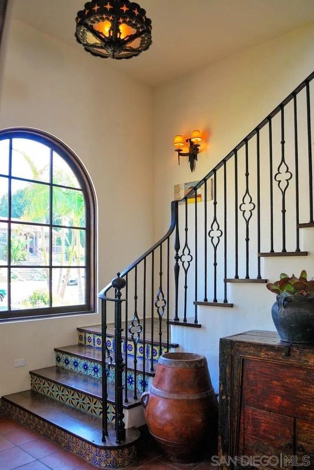 5680 Waverly Ave - Photo 4 of 38
