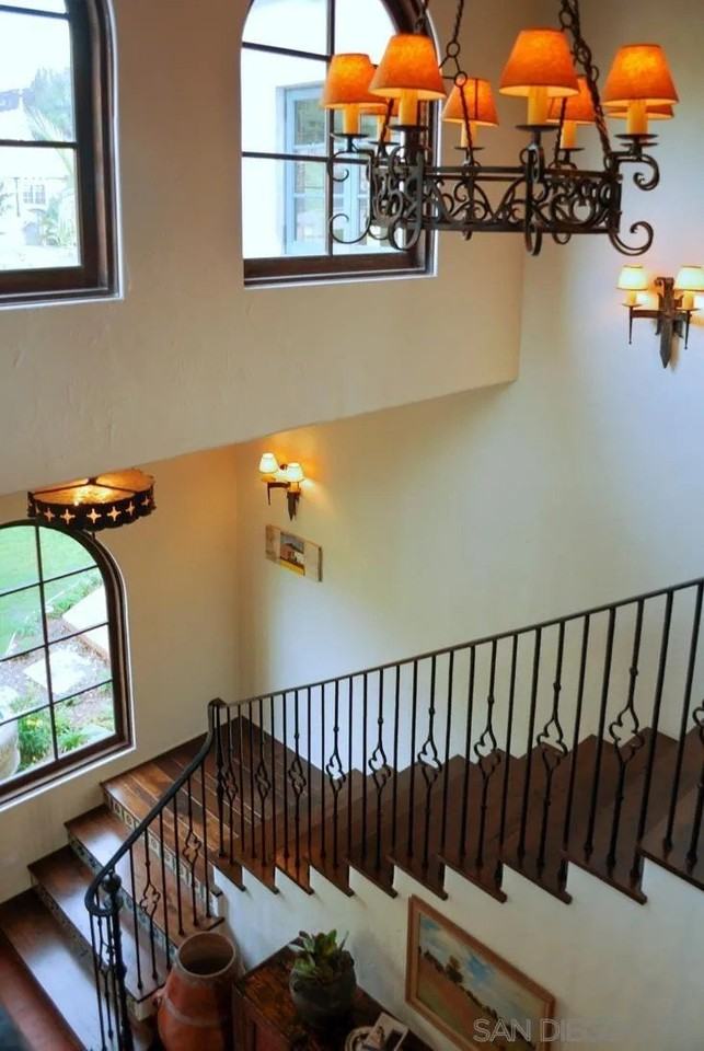 5680 Waverly Ave - Photo 5 of 38