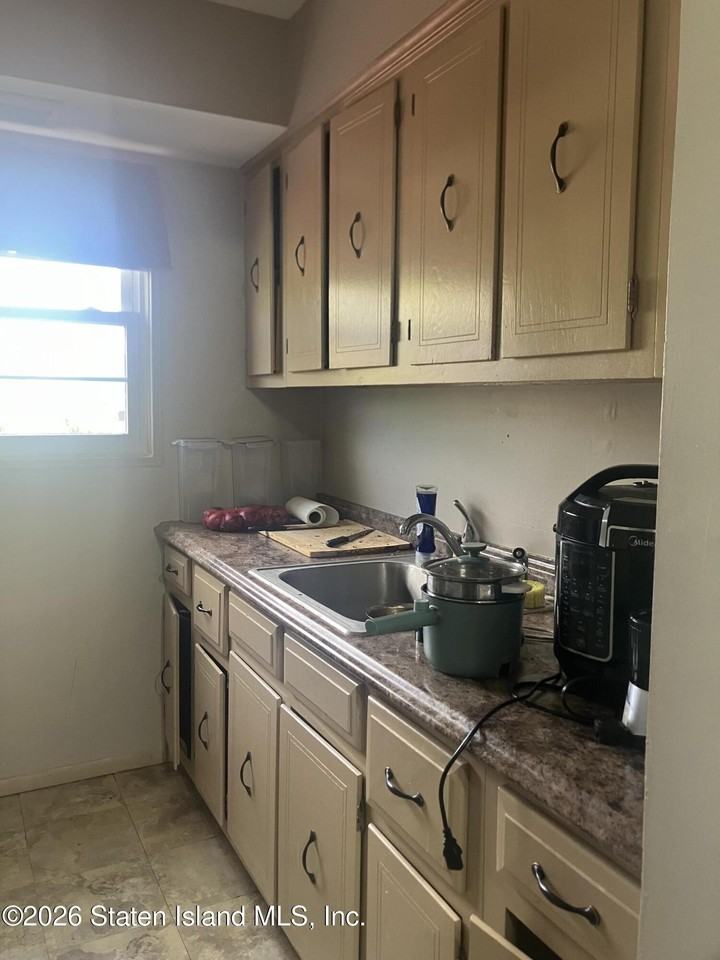 165 Cromwell Ave #3B - Photo 3 of 5