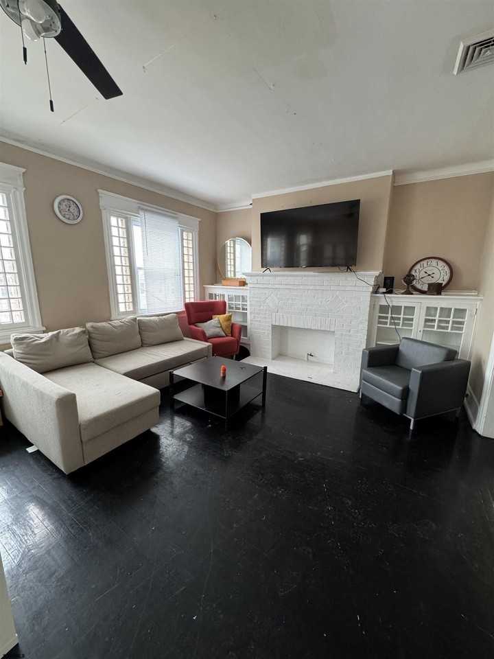 3809 Ventnor Ave - Photo 2 of 17