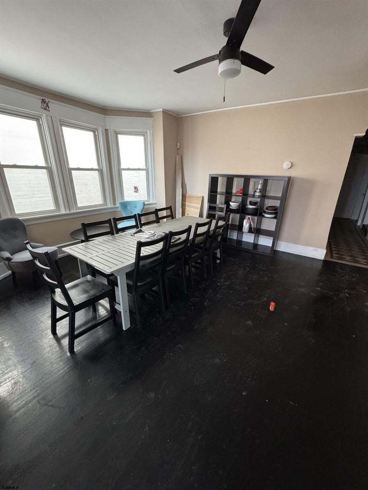 3809 Ventnor Ave - Photo 4 of 17