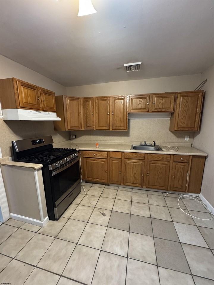 3809 Ventnor Ave - Photo 6 of 17