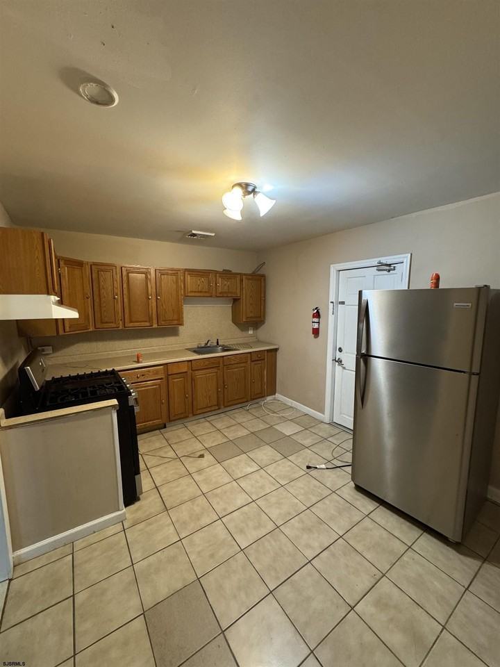 3809 Ventnor Ave - Photo 7 of 17