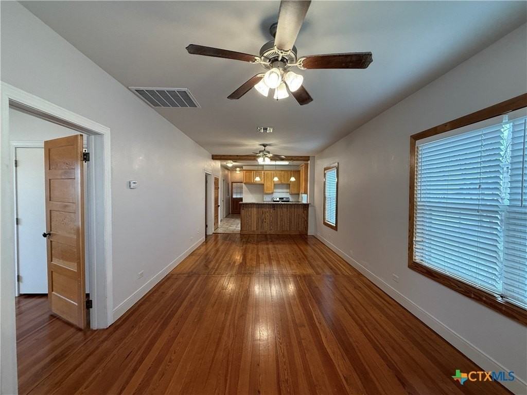 257 E Garza St - Photo 2 of 23
