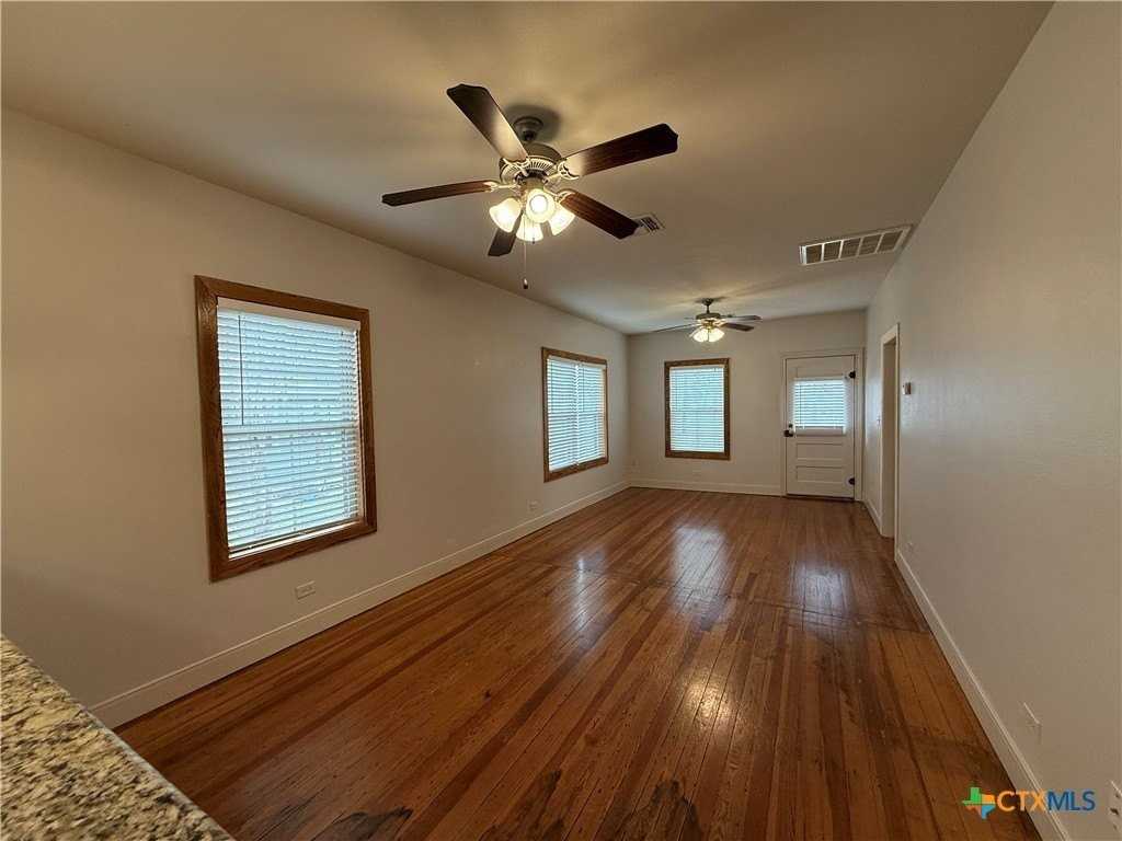 257 E Garza St - Photo 4 of 23