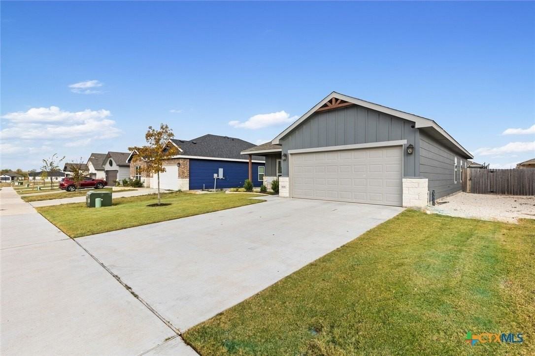 1606 Flatland Trl - Photo 3 of 38