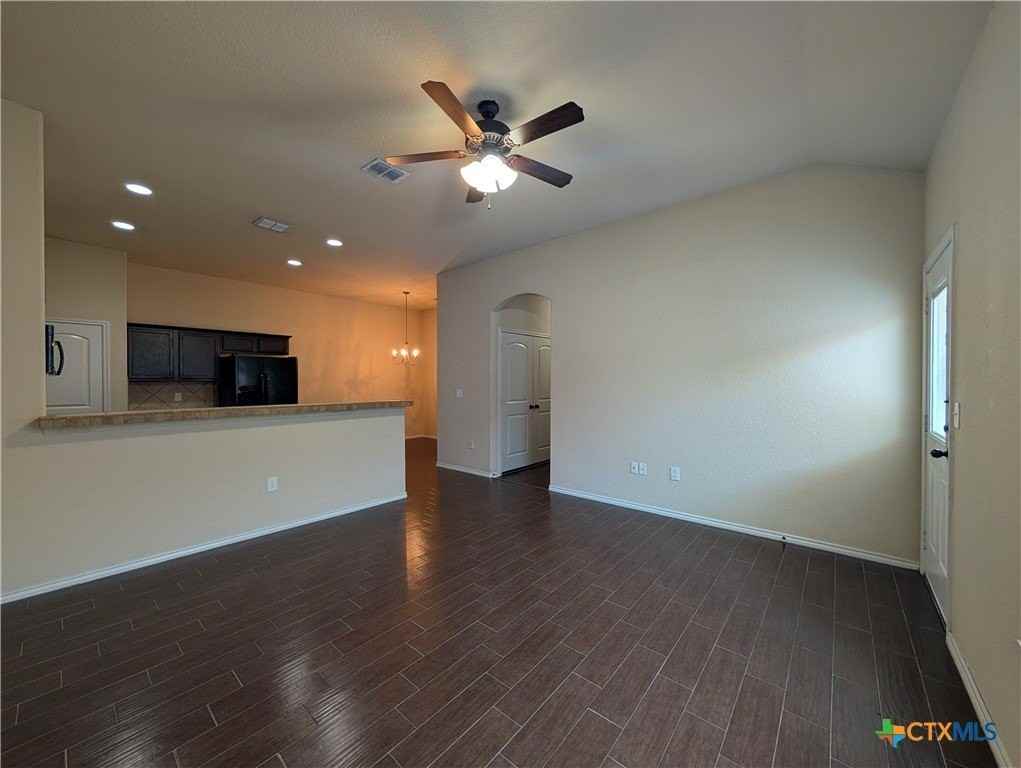 660 Creekside Cir - Photo 4 of 36