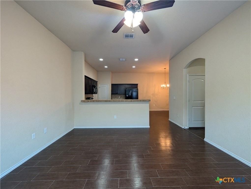 660 Creekside Cir - Photo 5 of 36