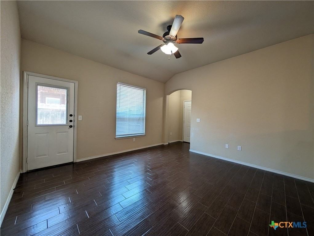 660 Creekside Cir - Photo 7 of 36