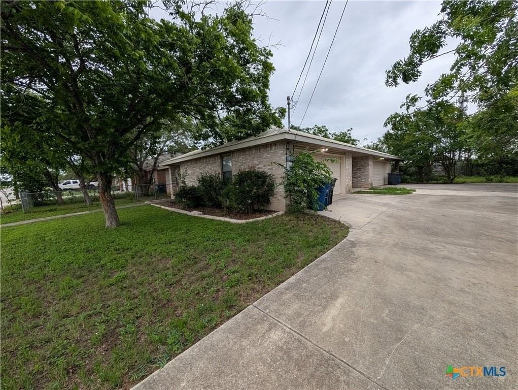 1134 Misty Acres Dr - Photo 3 of 42