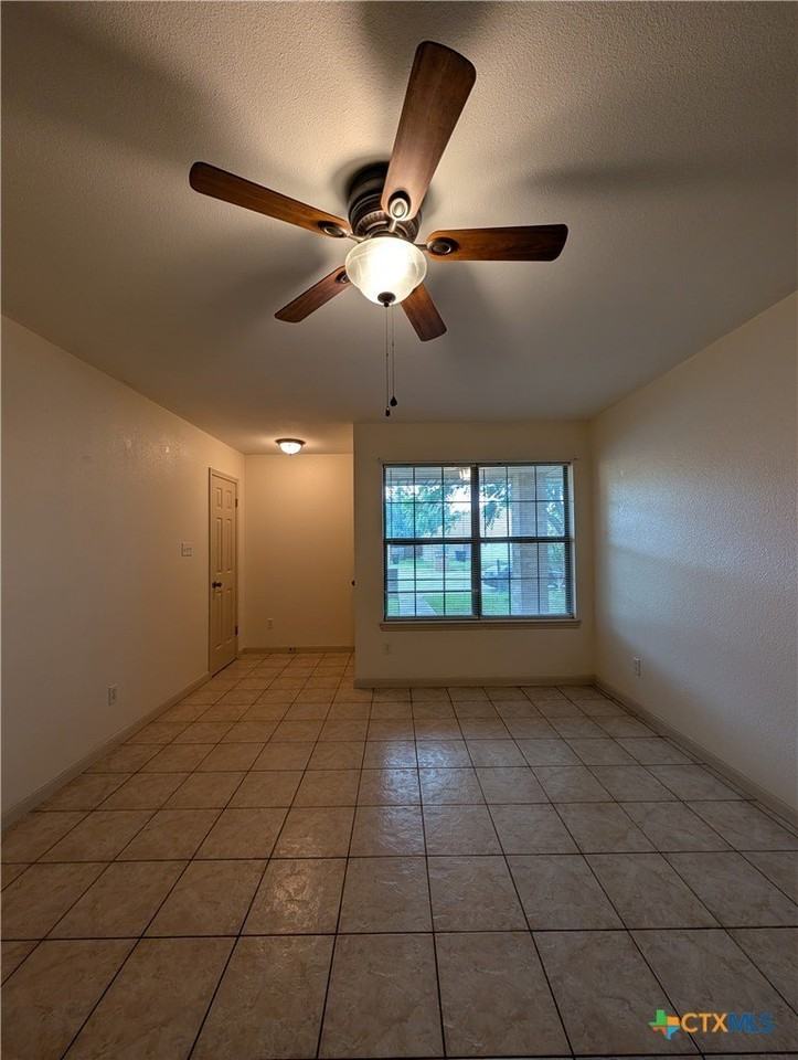 1134 Misty Acres Dr - Photo 5 of 42