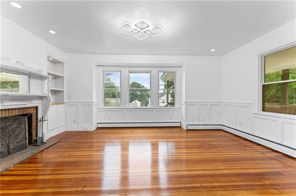 335 Blackstone St - Photo 4 of 8