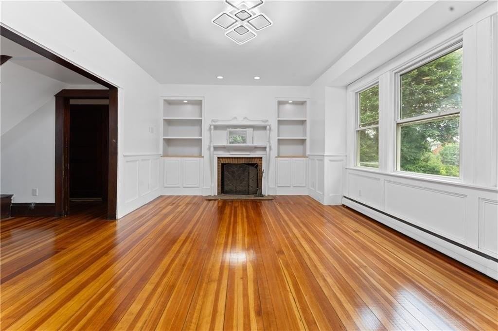 335 Blackstone St - Photo 5 of 8
