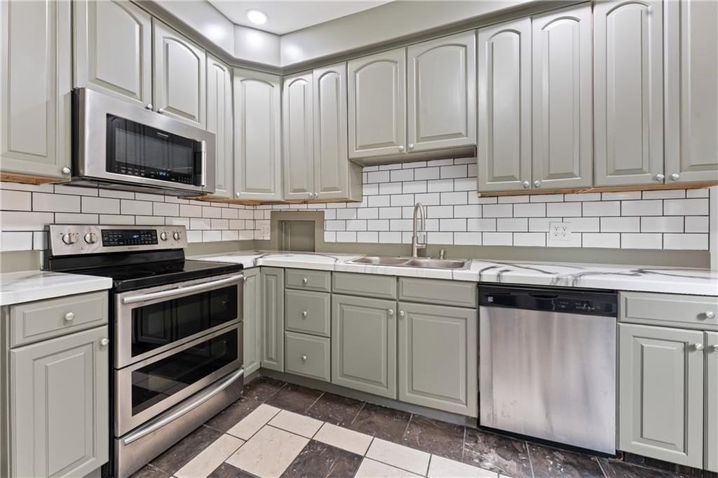 335 Blackstone St - Photo 6 of 8
