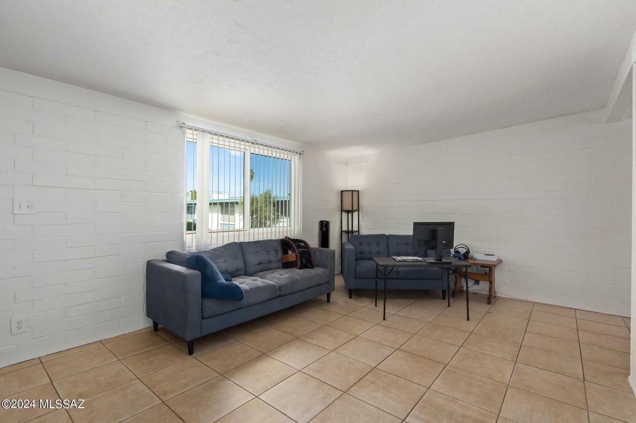 7455 E Desert Spring Dr - Photo 5 of 26