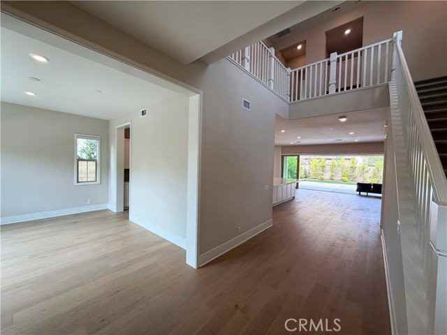 119 Pixel - Photo 2 of 8