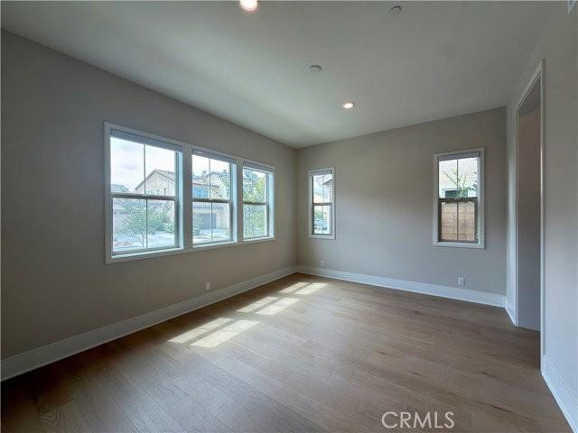 119 Pixel - Photo 4 of 8