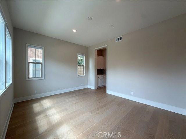 119 Pixel - Photo 5 of 8
