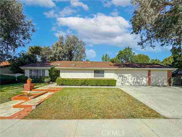 9201 Paso Robles Ave