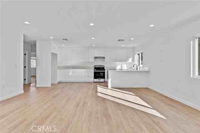 6842 Cedros Ave - Photo 3 of 8