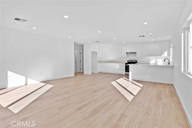 6842 Cedros Ave - Photo 4 of 8