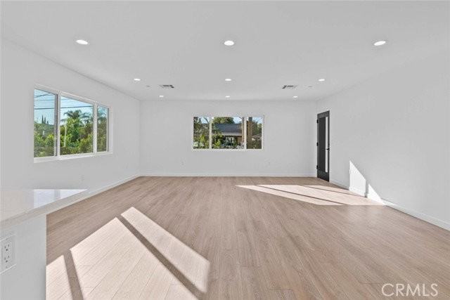 6842 Cedros Ave - Photo 6 of 8