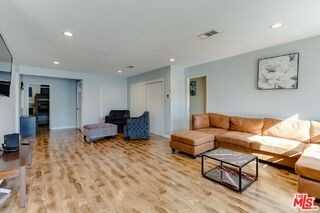 7858 Jamieson Ave - Photo 4 of 8