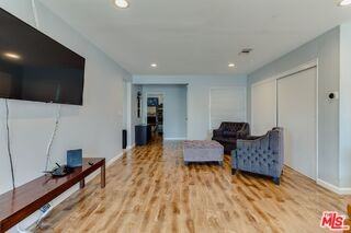 7858 Jamieson Ave - Photo 6 of 8