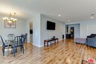 7858 Jamieson Ave - Photo 7 of 8