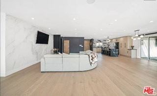 22616 Oxnard St - Photo 2 of 8