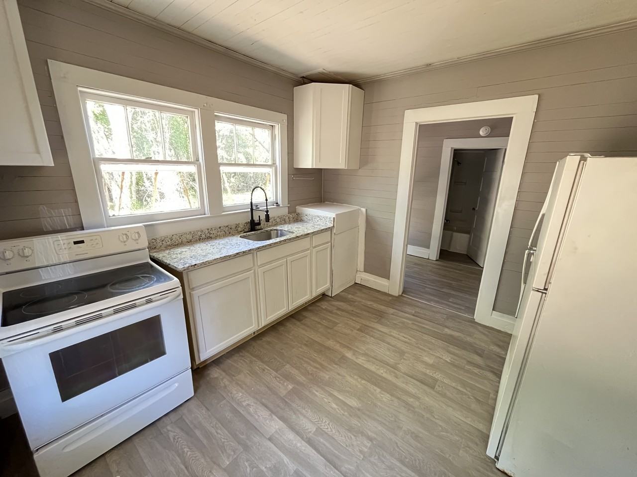 302 E Columbia Ave #0 - Photo 5 of 6