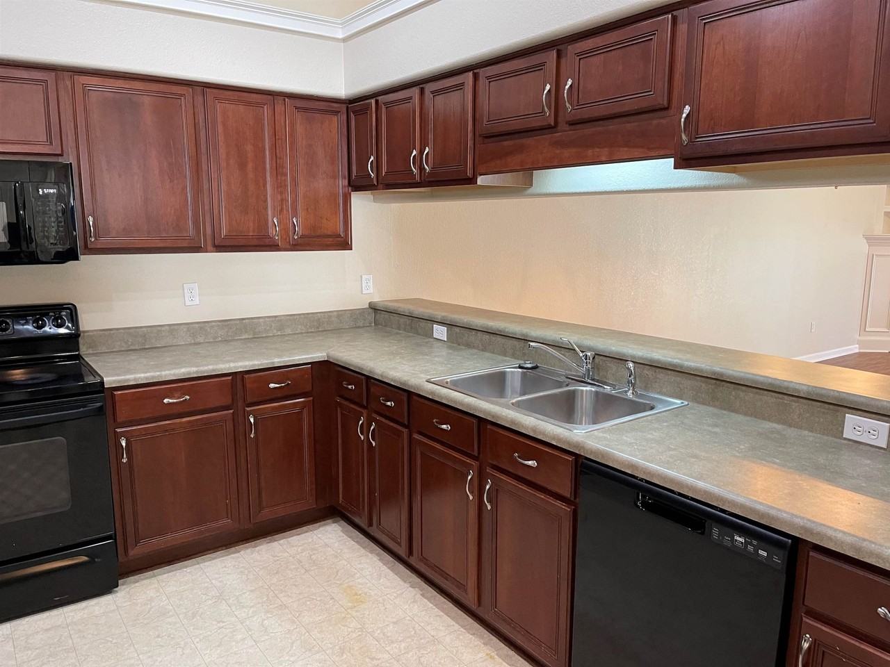 1112 Landings Loop - Photo 3 of 11