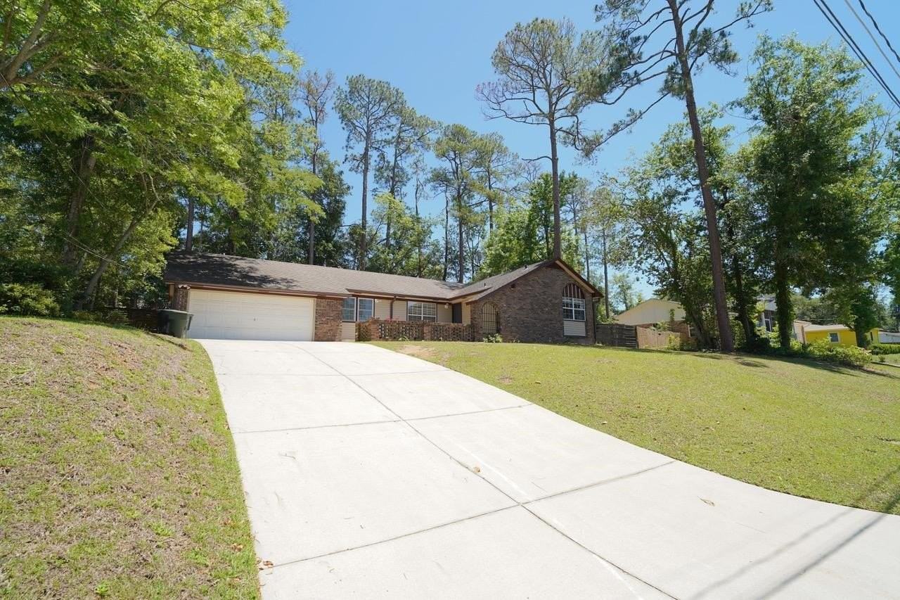 1545 Pineview Dr - Photo 3 of 35