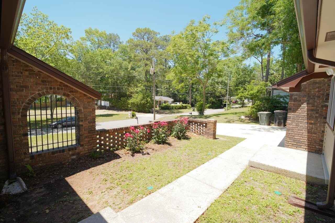 1545 Pineview Dr - Photo 5 of 35